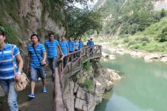 公司旅游：浙西大峡谷中的探索